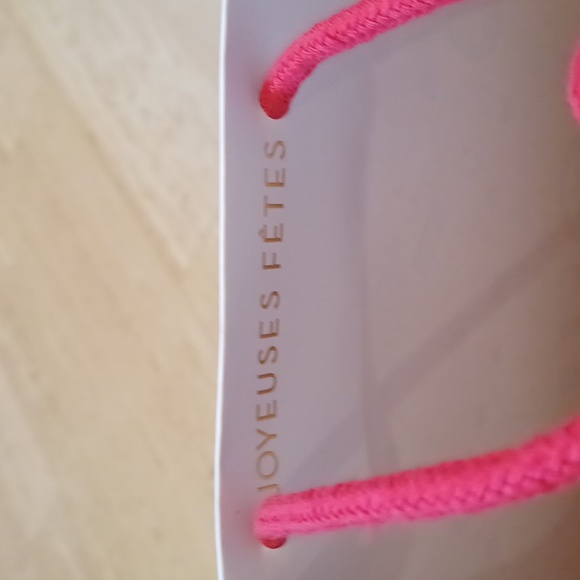 Louis Vuitton Limited Edition 2023 Holiday Gift Bag - Picture 3 of 4